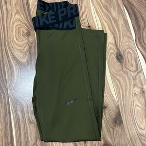 NikePro Dri-Fit Leggings, size small